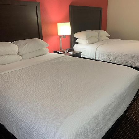 Ramada By Wyndham Hancock Waterfront Zewnętrze zdjęcie