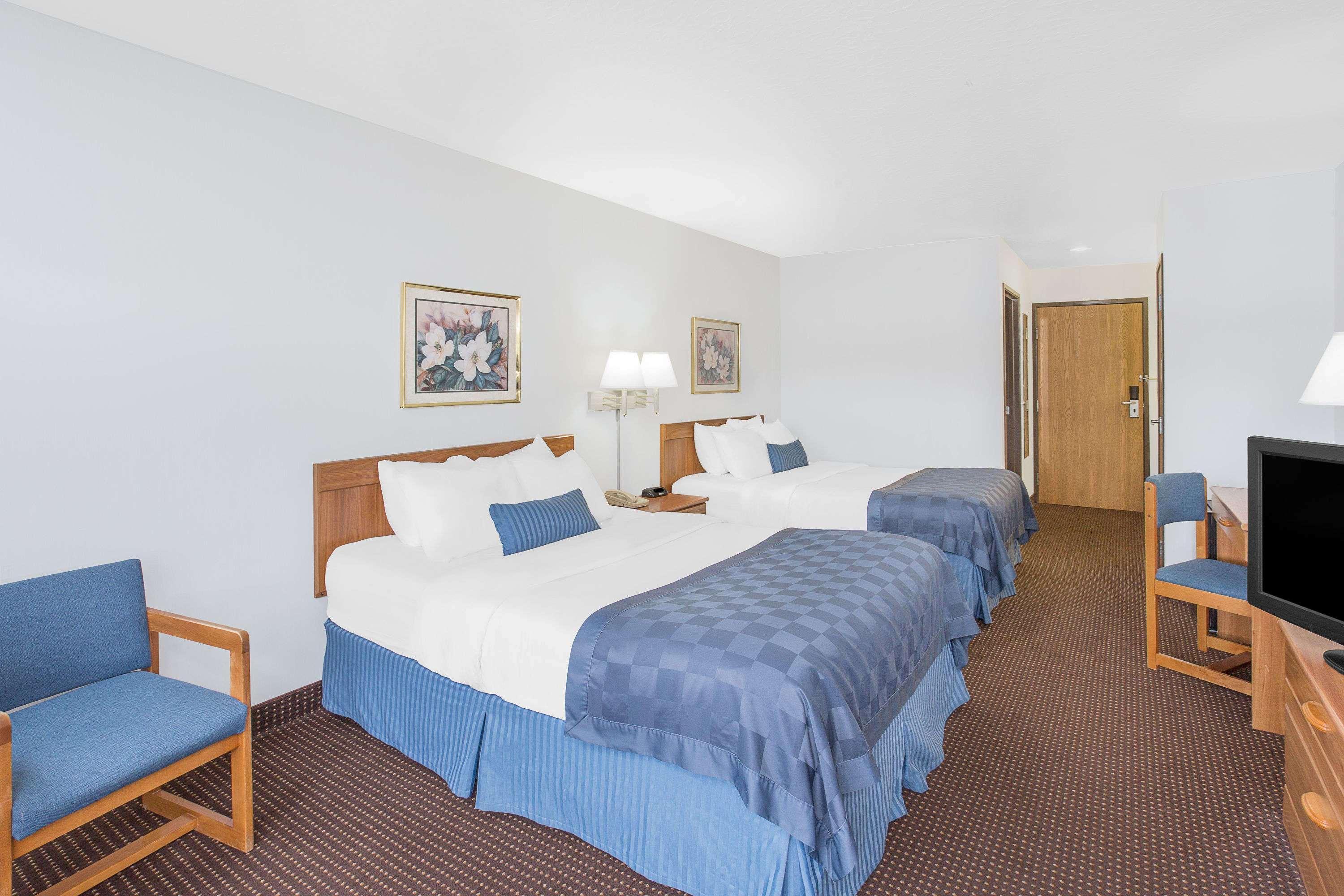 Ramada By Wyndham Hancock Waterfront Zewnętrze zdjęcie