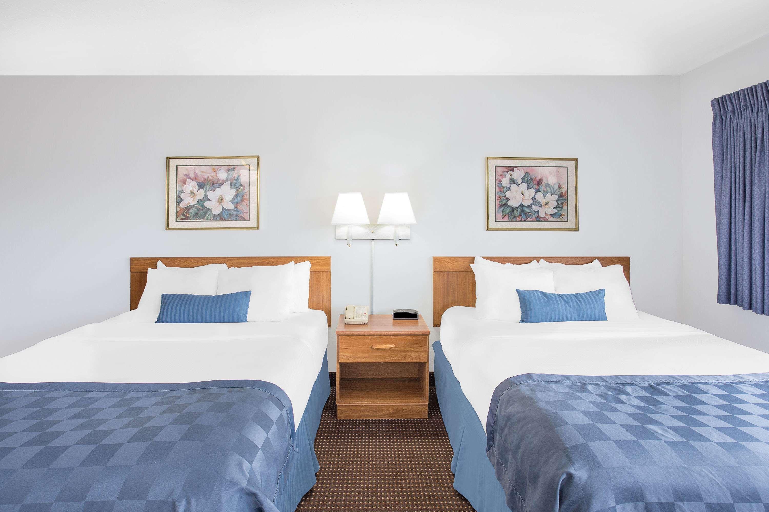 Ramada By Wyndham Hancock Waterfront Zewnętrze zdjęcie