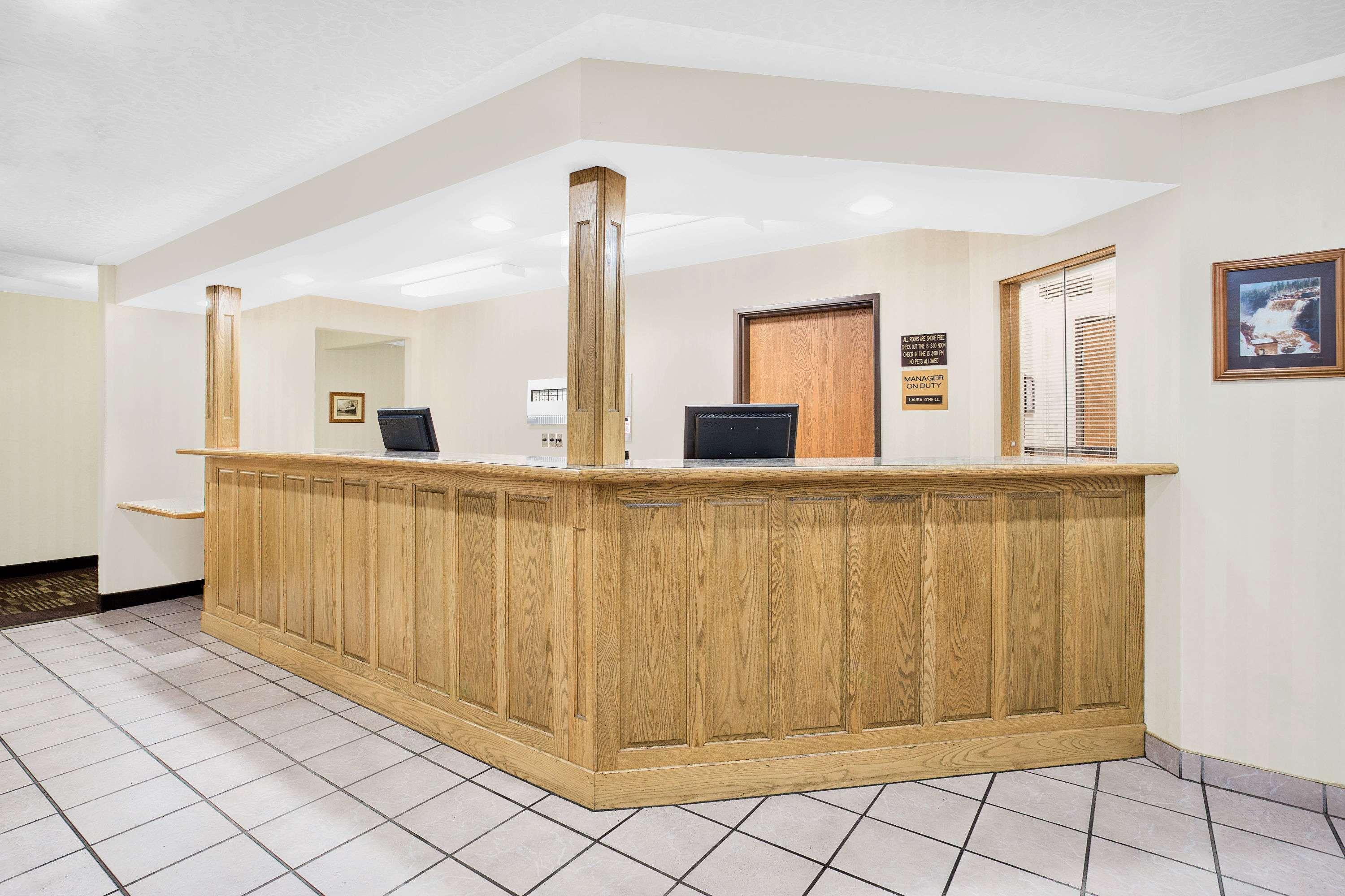 Ramada By Wyndham Hancock Waterfront Zewnętrze zdjęcie