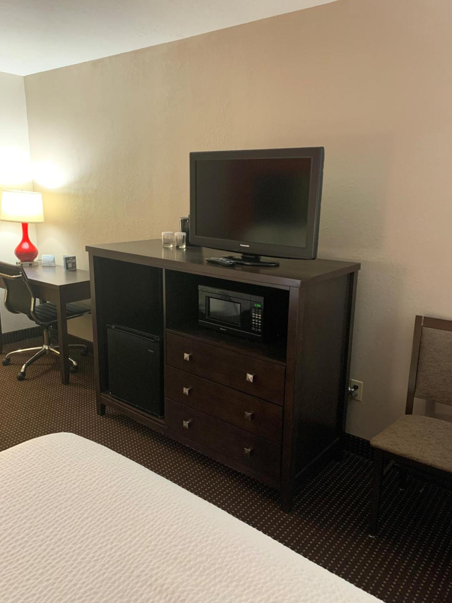 Ramada By Wyndham Hancock Waterfront Zewnętrze zdjęcie