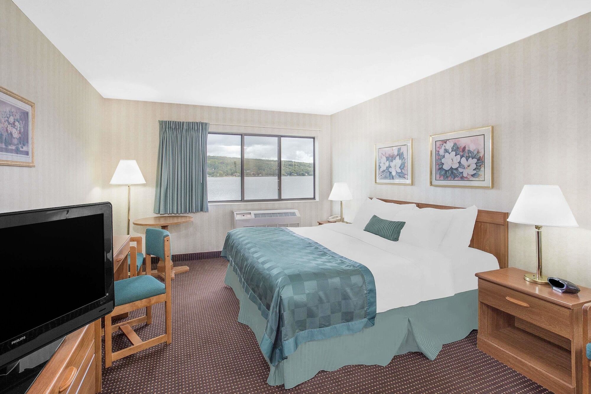 Ramada By Wyndham Hancock Waterfront Zewnętrze zdjęcie